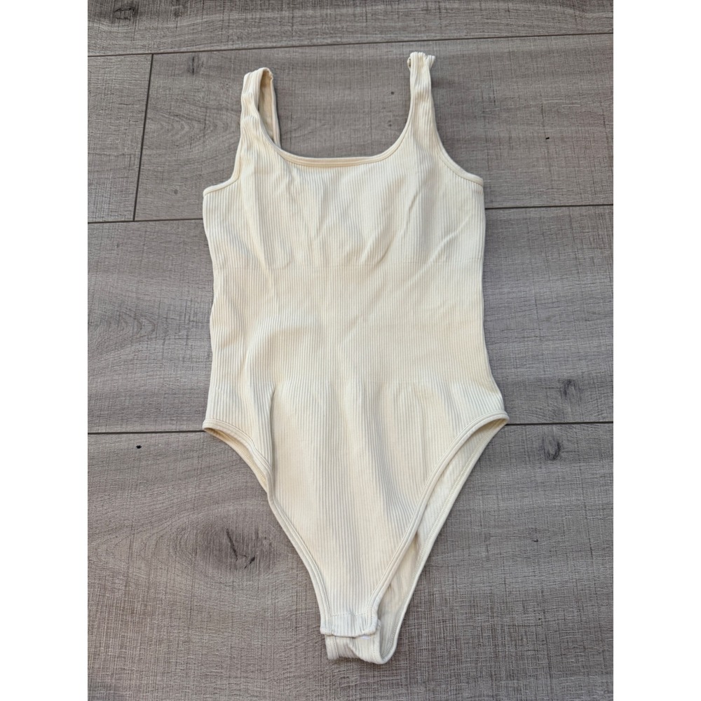 OQQ‎ Women Cream Ribbed Knit Sleeveless Scoop Neck Bodysuit Medium